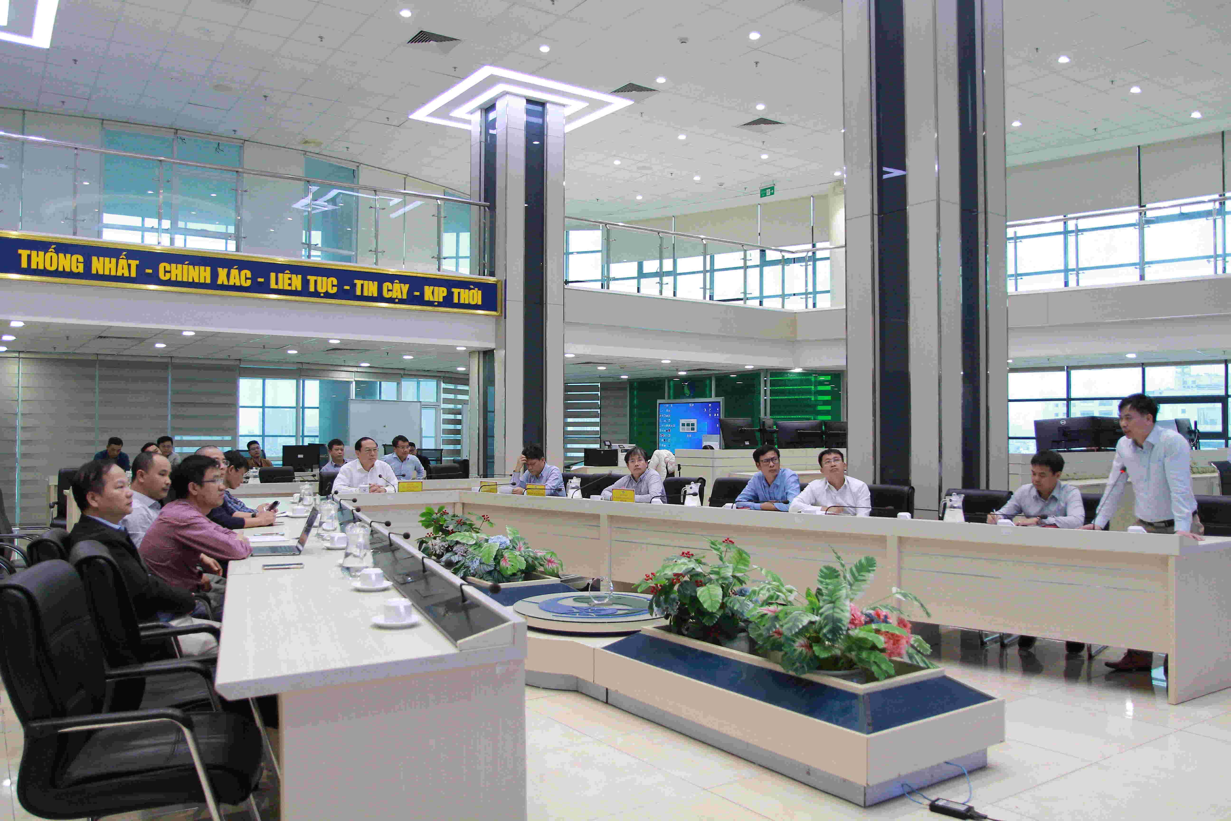 Cục Khí tượng Thủy văn họp về công tác dự báo bão số 13 (Kalmeagi)