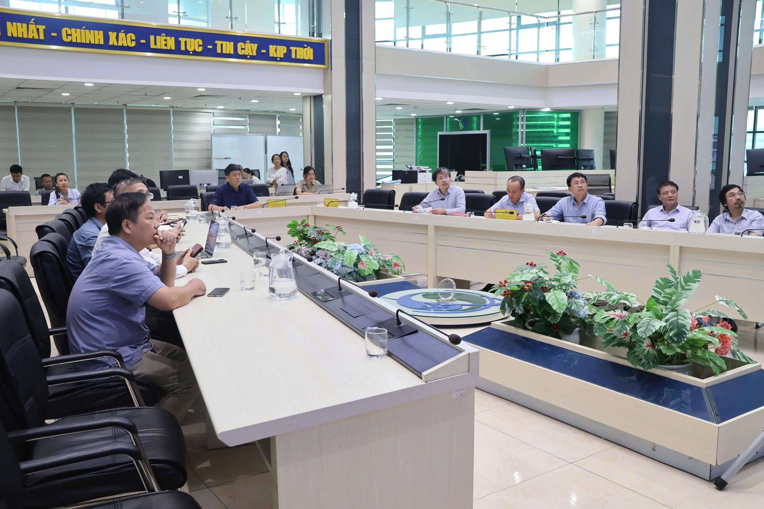 Cục Khí tượng Thủy văn họp về dự báo khả năng ảnh hưởng của ATNĐ/bão