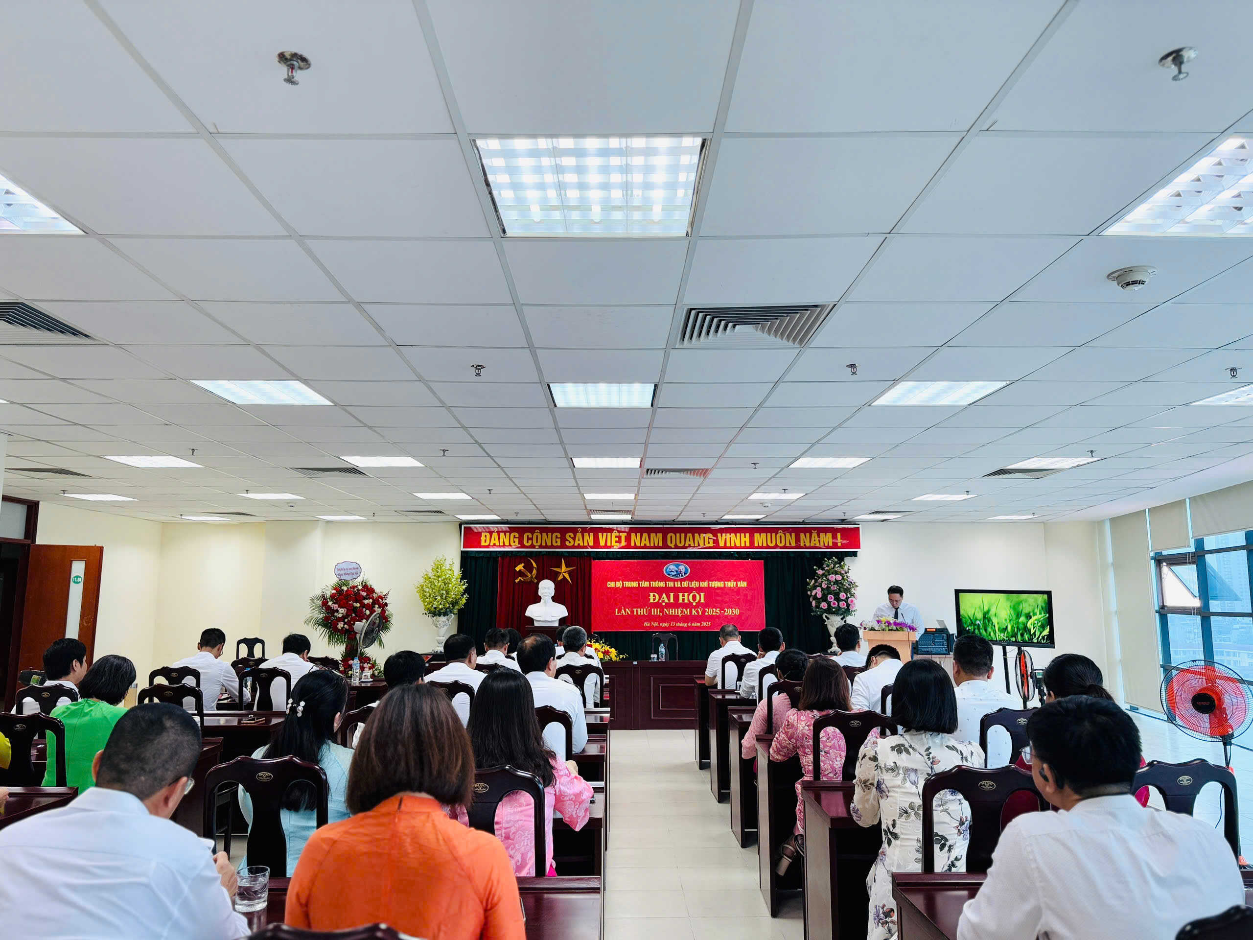 Đại hội Chi bộ Trung tâm Thông tin và Dữ liệu khí tượng thủy văn nhiệm kỳ 2025-2030: Khẳng định vai trò lãnh đạo, định hướng phát triển hiện đại