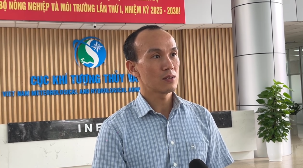 Cảnh báo mưa lớn diện rộng do áp thấp nhiệt đới mạnh lên gần bờ biển Trung Bộ