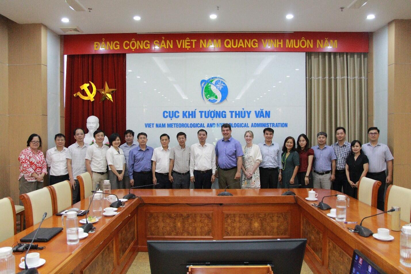 Đẩy mạnh hợp tác với Cơ quan Khí tượng Canada và UNDP