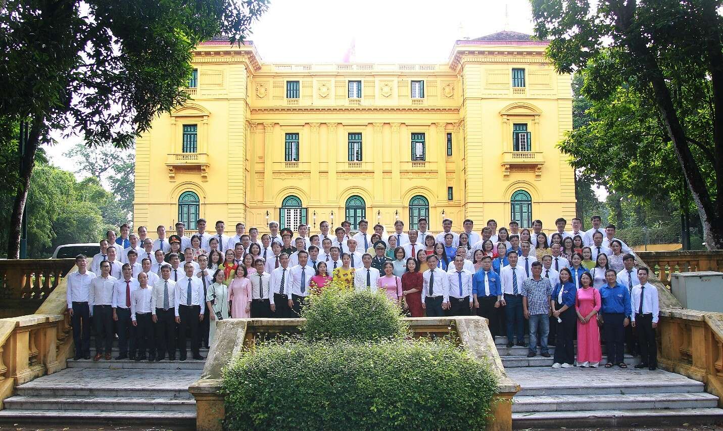Cục Khí tượng Thuỷ văn báo công dâng hương và viếng Lăng Chủ tịch Hồ Chí Minh