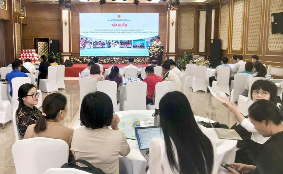 Tập huấn lồng ghép giảm nhẹ rủi ro do thiên tai vào chương trình giáo dục cho học sinh