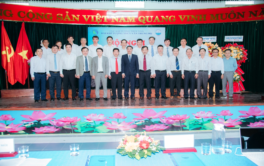 Giữ nhịp cảnh báo giữa trùng điệp thiên tai