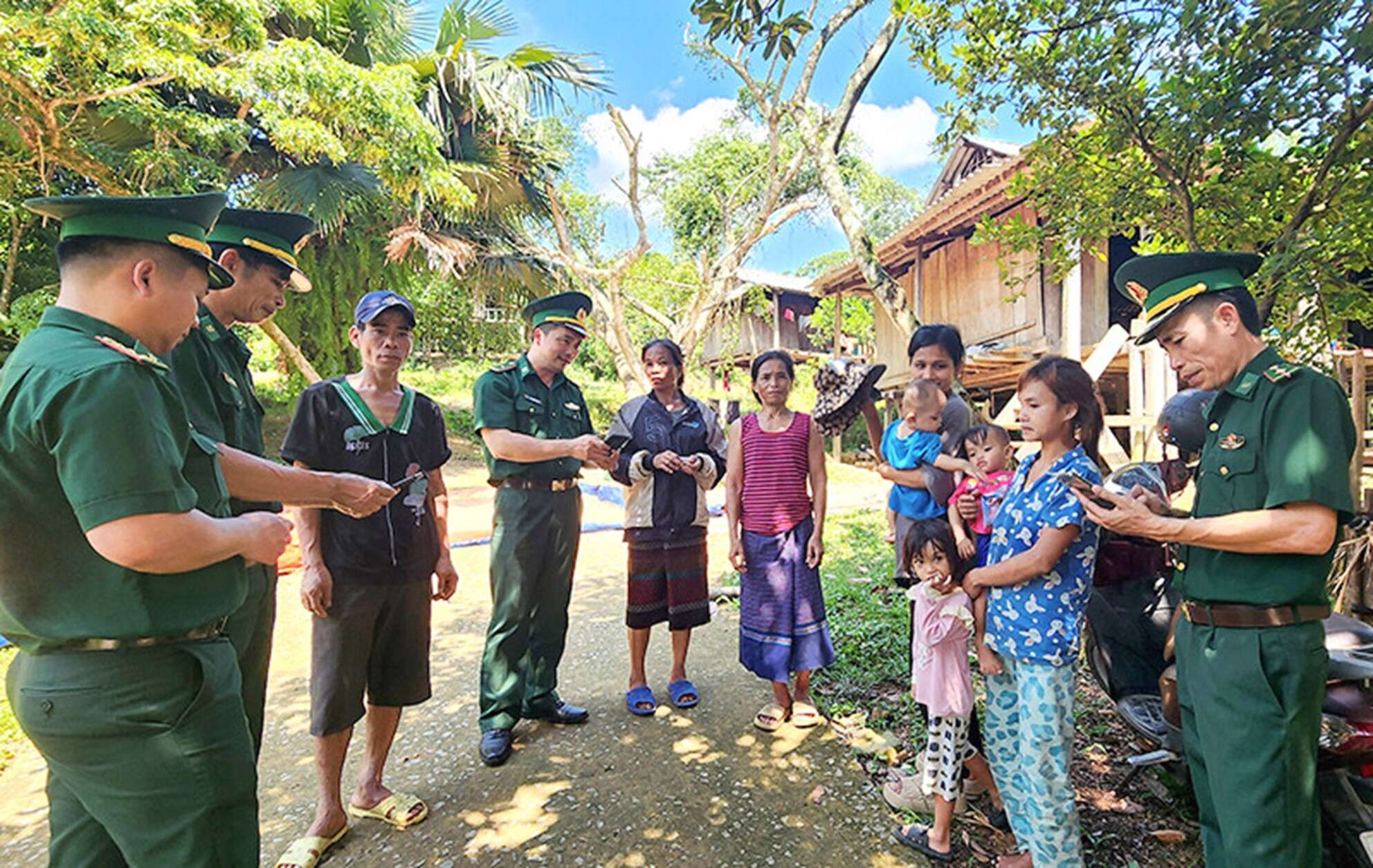 Bộ đội Biên phòng số hóa tuyên truyền, đưa pháp luật đến tận thôn bản biên giới