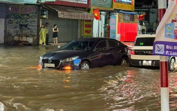 Đồng Nai mưa lớn, ngập cục bộ trong đêm