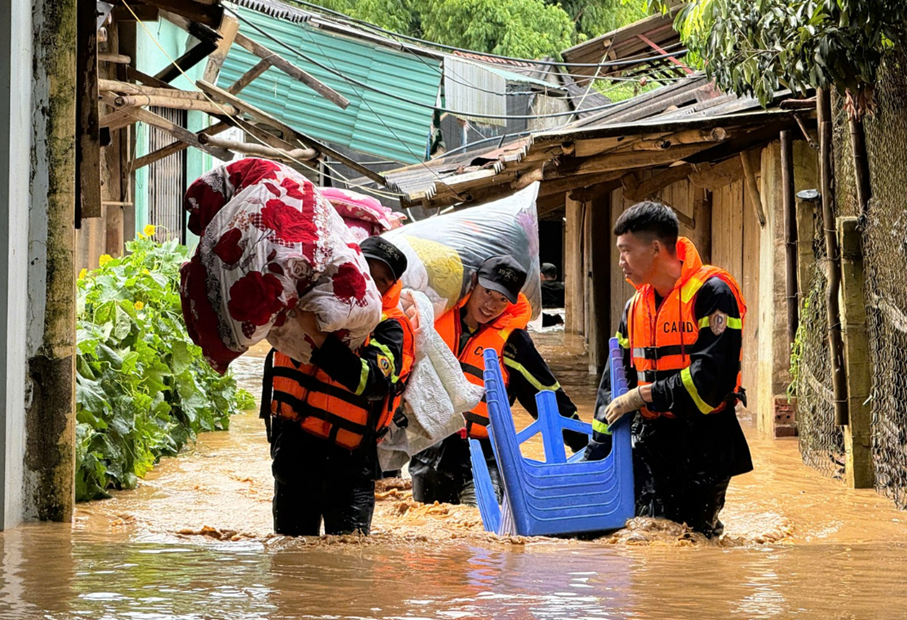 Lực lượng Công an nhân dân chủ động ứng phó mưa lớn, ngập lụt, lũ quét, sạt lở đất