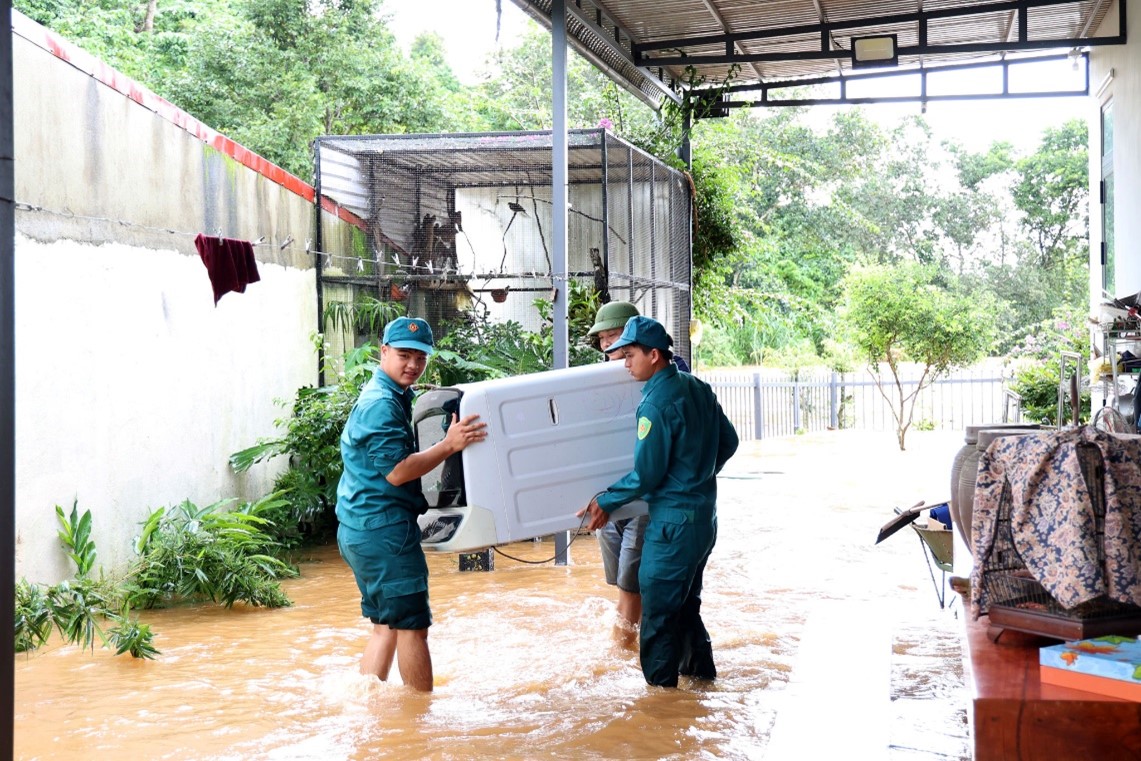 Mưa lớn gây ngập úng, sạt lở tại nhiều địa phương trên địa bàn tỉnh Lâm Đồng