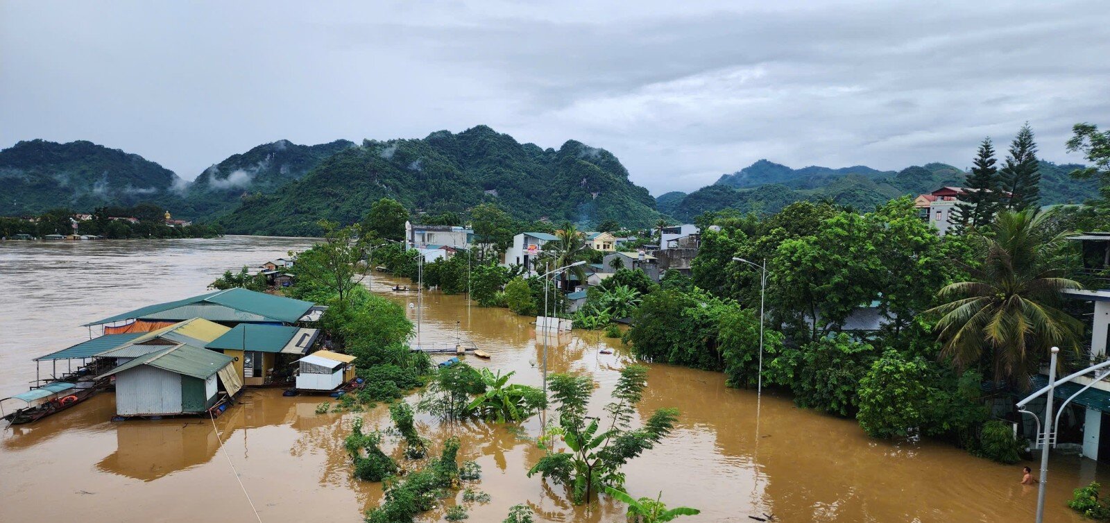 Lũ khẩn cấp tại hạ lưu sông Lục Nam, sông Thương; lũ trên sông Cầu và cảnh báo lũ tại Thanh Hóa, Nghệ An